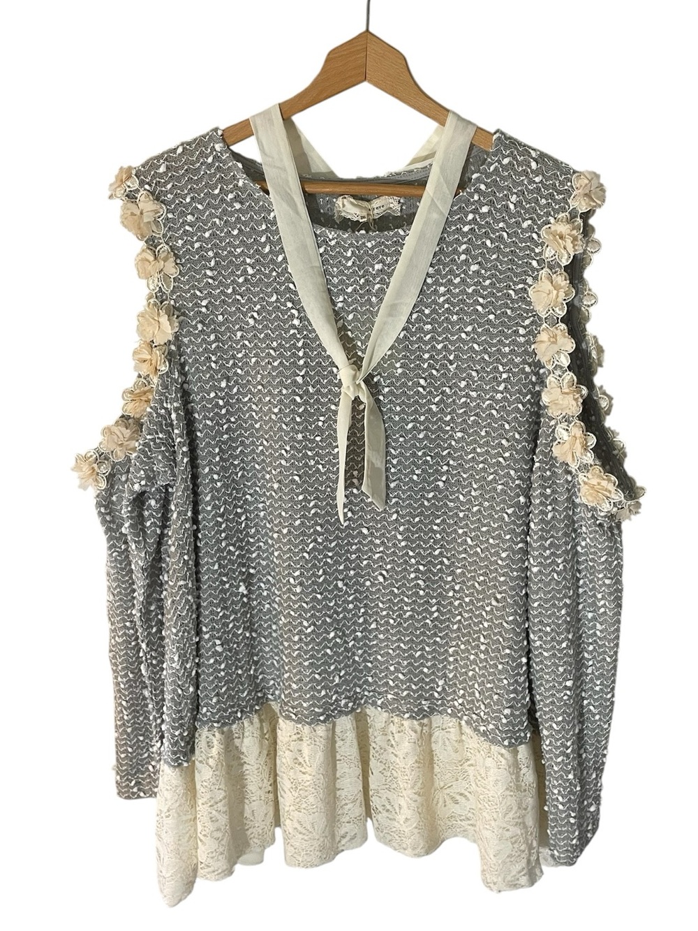 C4- A'Reve Gray Knit Sweater with Cream Bow Accent size 2X NEW NWT cold shoulder